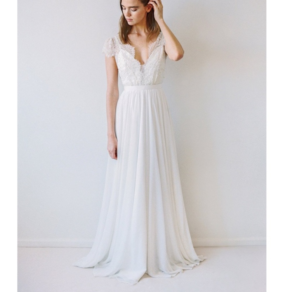 Truvelle Cambie Wedding Dress size 10